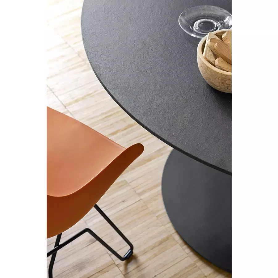 Esstisch rund Cocktail Metall Schwarz matt B 90 T 90 H 76 cm COCKTAIL-Tisch  aus Metall, mit verstellbaren Füßen. Ideal für den Außen- und  Loungebereich. Runde Platte aus