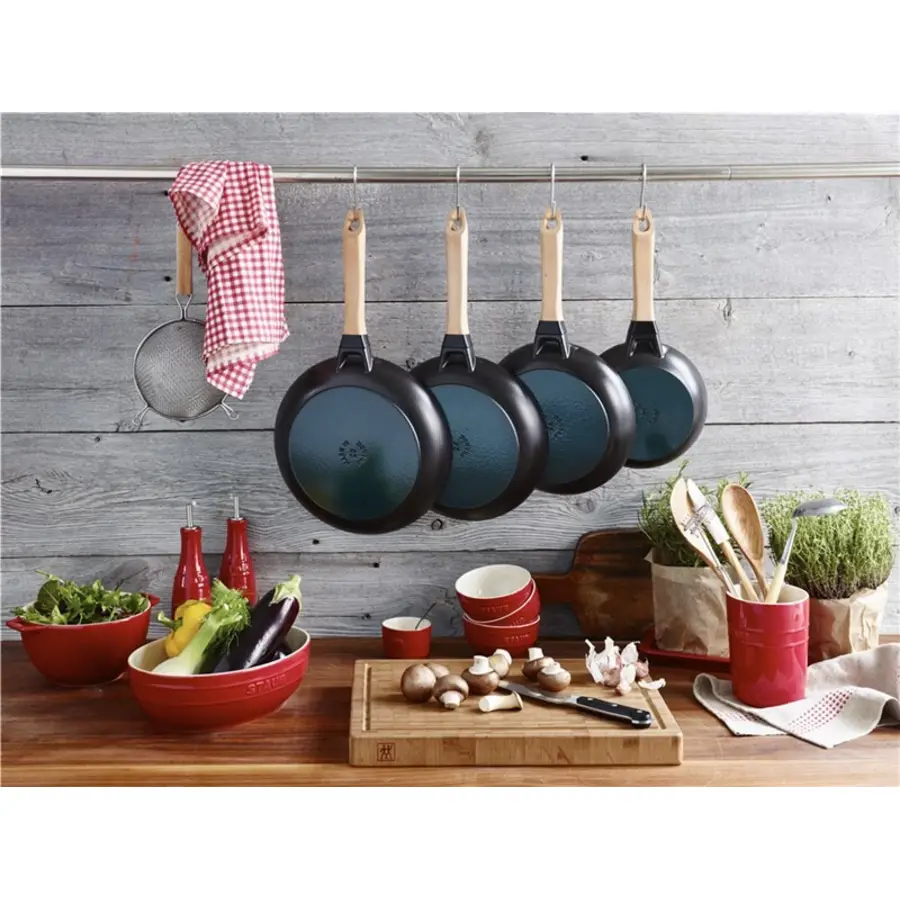 Staub Crepiera con manico in legno rotonda 28 cm - nero - Ferramenta Vanoli Shop Online Staub Crepiera con manico in legno rotonda 28 cm - nero - Ferramenta Vanoli Shop Online